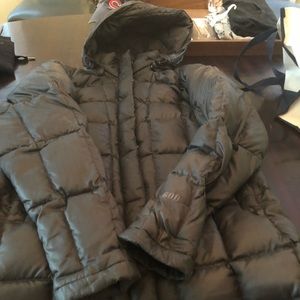 North face puffer winter coat. Size small.